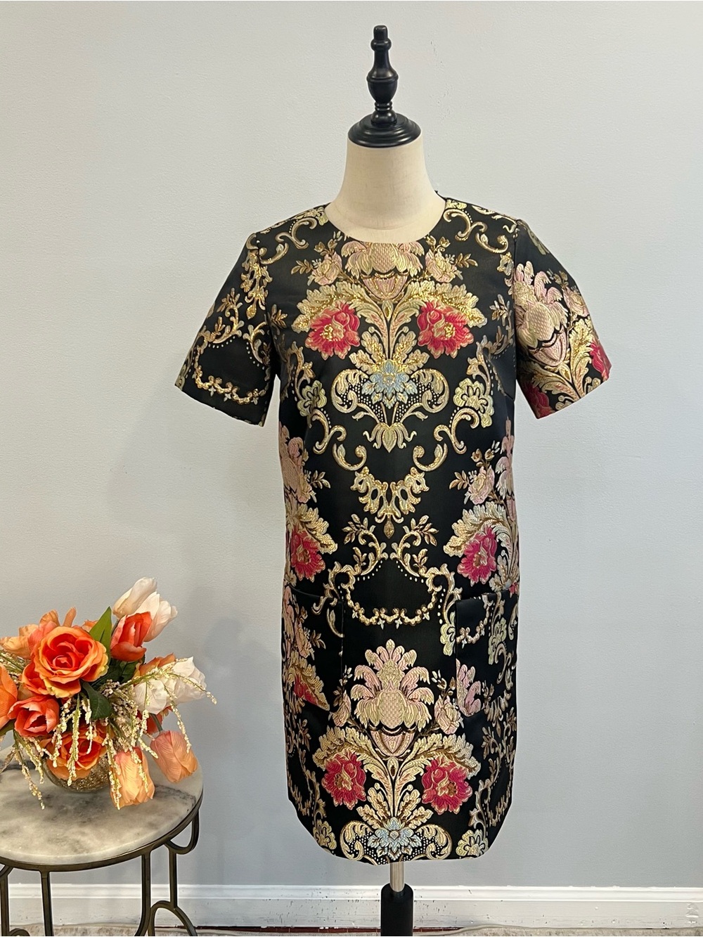 Hermoza Baroque Joyce Shift Dress In Holiday Black Multicolor - Reemoly
